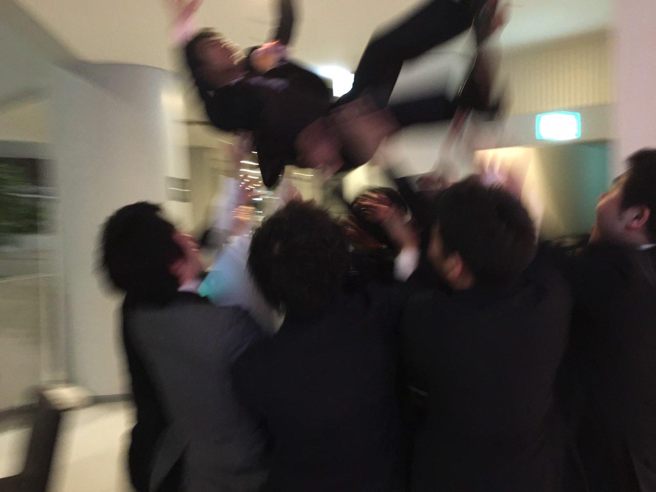 ウェディングライブ 1 5次会や会費制結婚式 記念日づくりはneo Flag