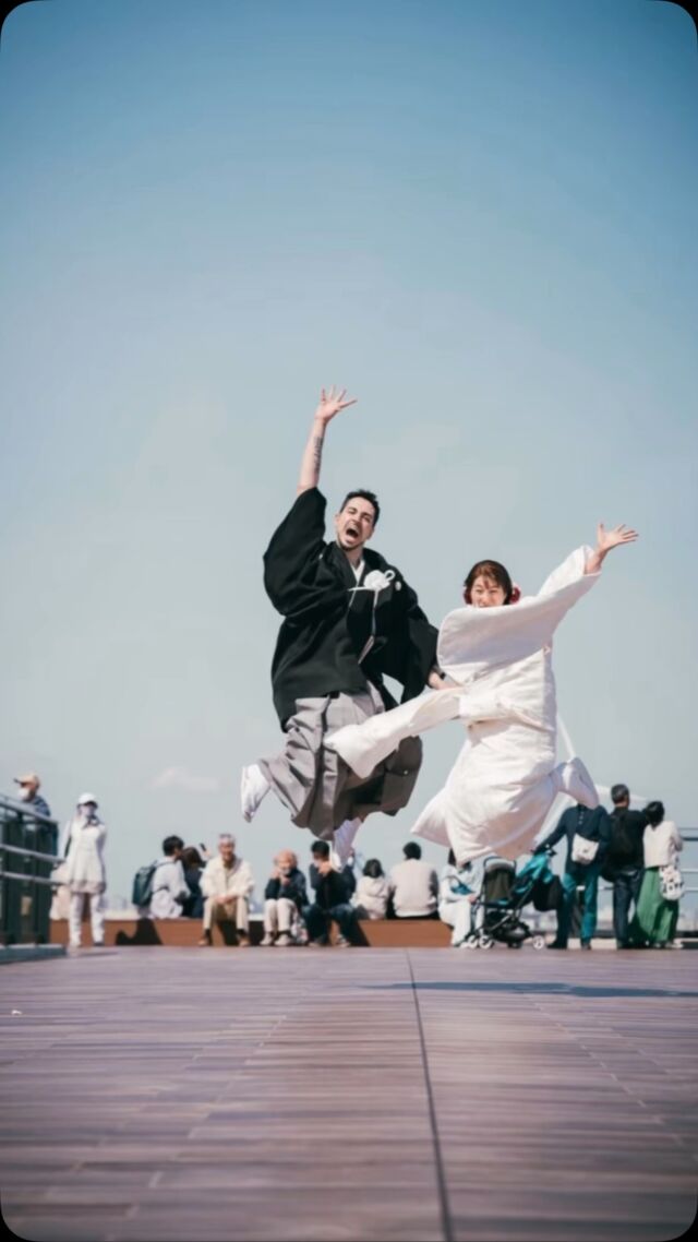 "ゲストが主役の結婚式"  1組1組どのお二人も
バックグラウンドが違えば
ゲストに伝えたい想いも違う。  だからこそ結婚式は形式の中に収めるのではなく、
もっと自由な発想で
もっと二人らしさを出して良いと思っています。  「二人らしさが分からない…」
「共通の趣味もないしコンセプトが思いつかない…」  そんなお二人に伝えたいことは、
この先を人生を共にする決意をされた二人には
必ず共通した想いや価値観があるということ。  ヒアリングで丁寧に掬いとり
唯一無二の結婚式をご提案いたします。  ✽  お問い合わせやご質問はお気軽にHP、DMからどうぞ
@neo_flag.wedding  実例や結婚式のお役立ち情報など、
HPやYouTubeでも発信しております。
ぜひハイライトからご覧ください💐
.
#neoflag #ネオフラッグ #コンセプトウェディング #ウェディングプロデュース #ウエディングプロデュース #オリジナルウェディング #オリジナルウエディング #15次会 #ウェディングパーティー #ウエディングパーティー #結婚式準備 #会費制結婚式 #会費制パーティー #会費制ウェディング #結婚式演出