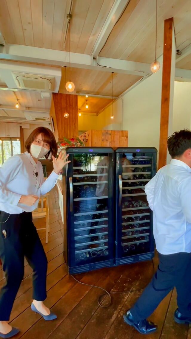 結婚式の裏側オフショット🥷  普段ゲストや新郎新婦のおふたりの目には触れない裏側シーン
何気なく撮った動画をまとめてみました。  良い結婚式は良い現場の雰囲気から！
スタッフ同士コミュニケーションを取りながら
準備も楽しく元気に進めています。  NEO FLAG.の魅力の一つであるチーム力。
少しでも私たちの雰囲気が伝われば嬉しいです✨  ✽  【ゲストが主役の結婚式】  会場やスタイルからではなく
ふたりの"想い"をカタチにすることから始めていく
セミオーダーウェディング  決してその場限りではない
大切な人たちとの心の交換ができる1日を
NEO FLAG.は全国でプロデュースしています  ✽  お問い合わせやご質問はお気軽にHP、DMからどうぞ
@neo_flag.wedding  実例や結婚式のお役立ち情報など、
HPやYouTubeでも発信しております。
ぜひハイライトからご覧ください💐
.
#neoflag #ネオフラッグ #コンセプトウェディング #ウェディングプロデュース #ウエディングプロデュース #オリジナルウェディング #オリジナルウエディング #15次会 #ウェディングパーティー #ウエディングパーティー #結婚式準備 #ウェディングプランナー #ウエディングプランナー #会費制結婚式 #会費制パーティー #会費制ウェディング